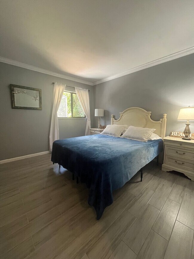 Building Photo - Fully Furnished 3-Bedroom Home in Palm Coa...