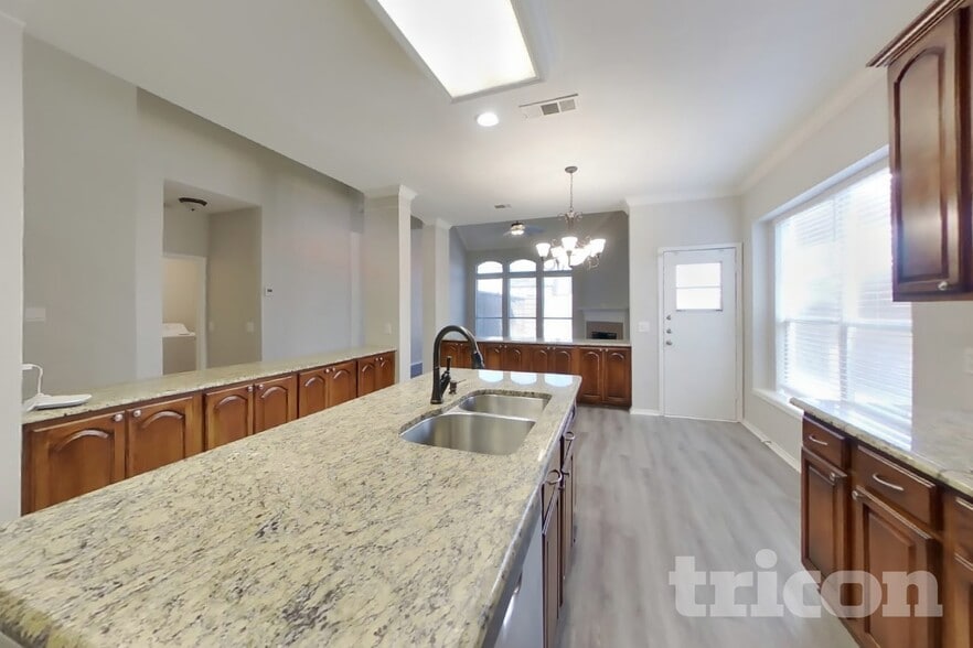 Building Photo - 11222 Raveneaux Dr