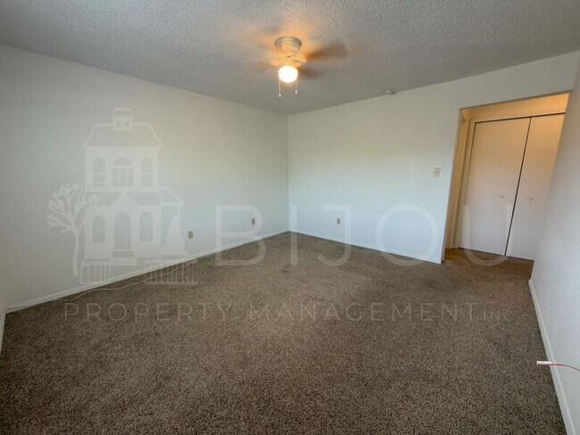 Building Photo - 2405 Split Rock Dr