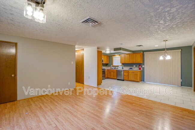 Building Photo - 403 NE 123rd Ave