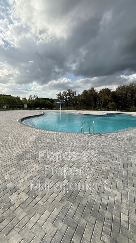 Building Photo - 804 Horsetail Dr