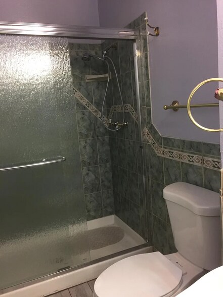 Building Photo - 427 Mignot Ln