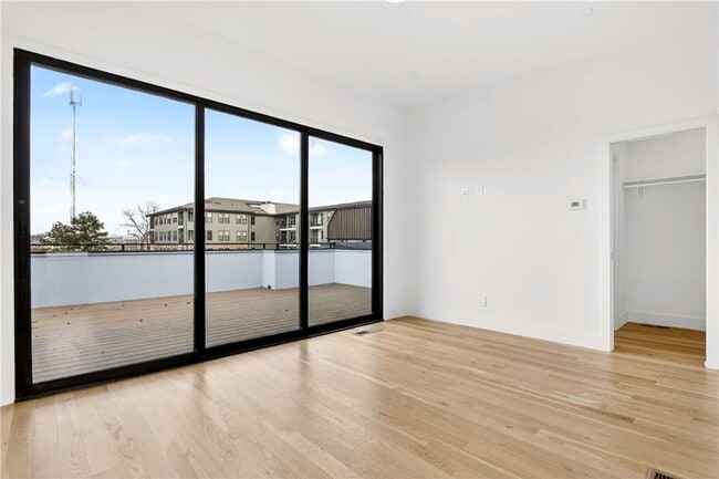 Building Photo - 816 Berne St SE