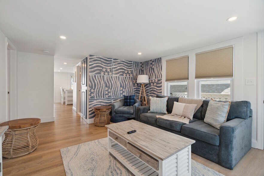 Living Room - 61 Ocean Blvd