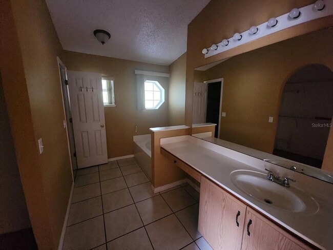 Building Photo - 3113 Turret Dr