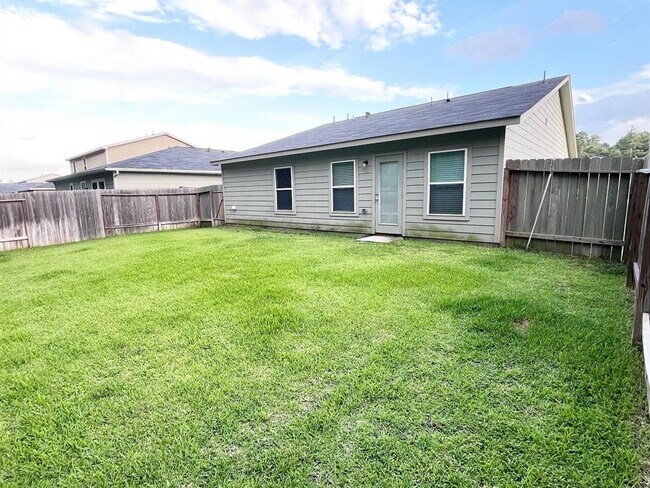 Building Photo - 15717 Del Norte Dr