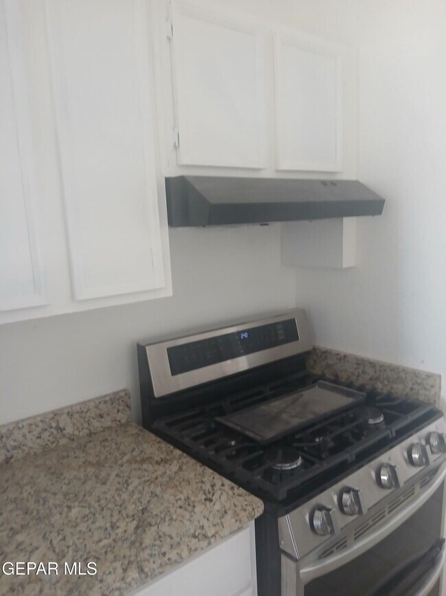 Building Photo - 6057 Morning Glory Cir