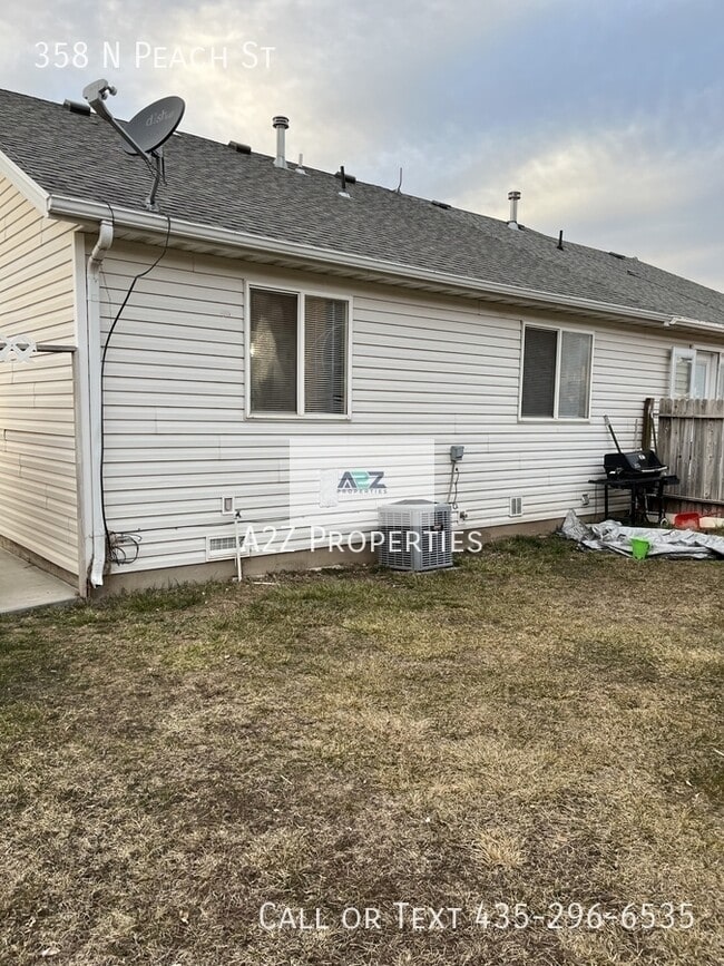 Building Photo - 358 N Peach St