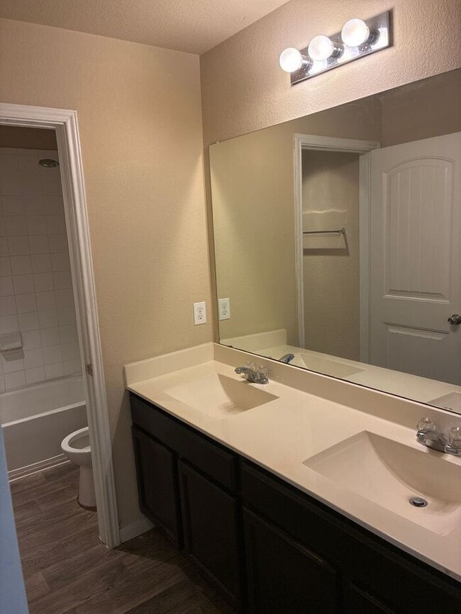 Building Photo - **Move-In Bonus! $500 Amazon Gift Card with 12-Month Lease at Current Rent**