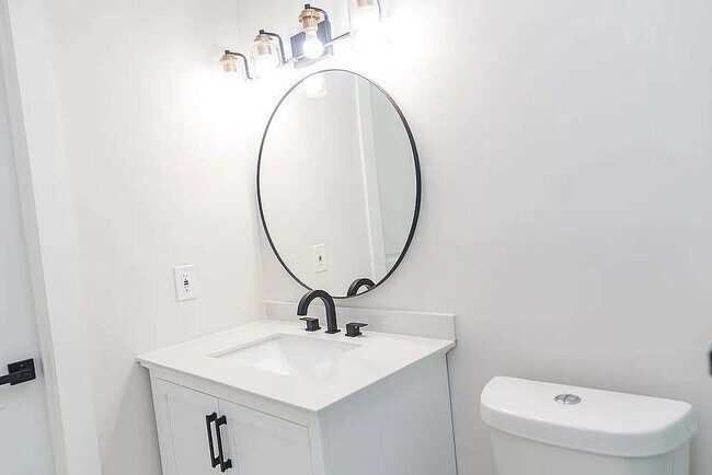 Building Photo - 410 Countryside Pl