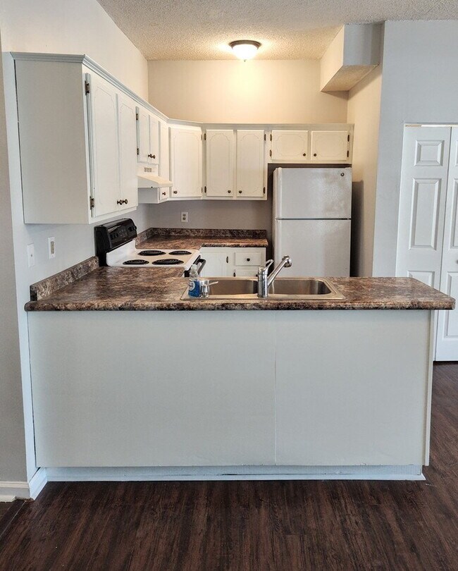Building Photo - "Charming 3-Bedroom Retreat with Hardwood ...