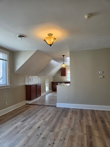 Building Photo - 2213 S Robinson Ave