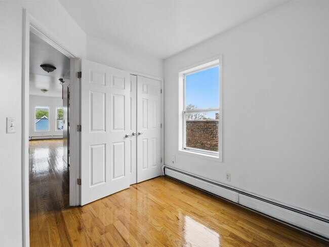 Building Photo - 308 Ege Ave