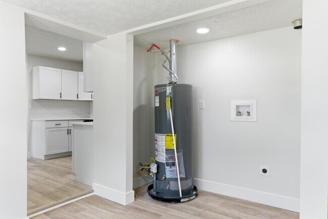 Building Photo - 4351 Redonda Ln