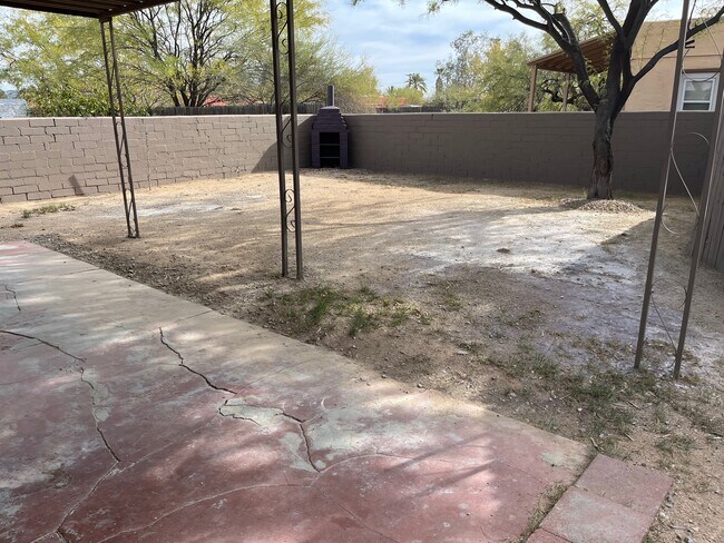 Building Photo - 3702 E Seneca St