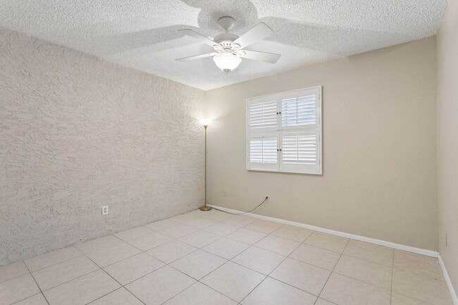 Building Photo - 4444 E Paradise Ln