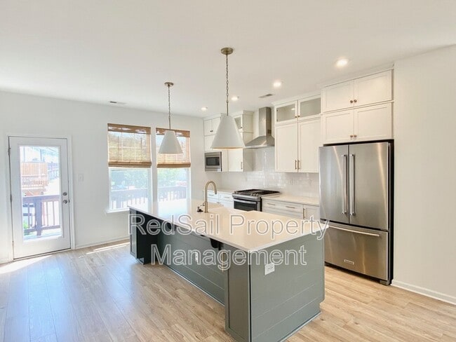 Primary Photo - 1575 Green Hill St