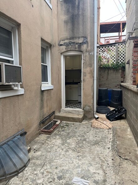 Building Photo - 246 S Exeter St
