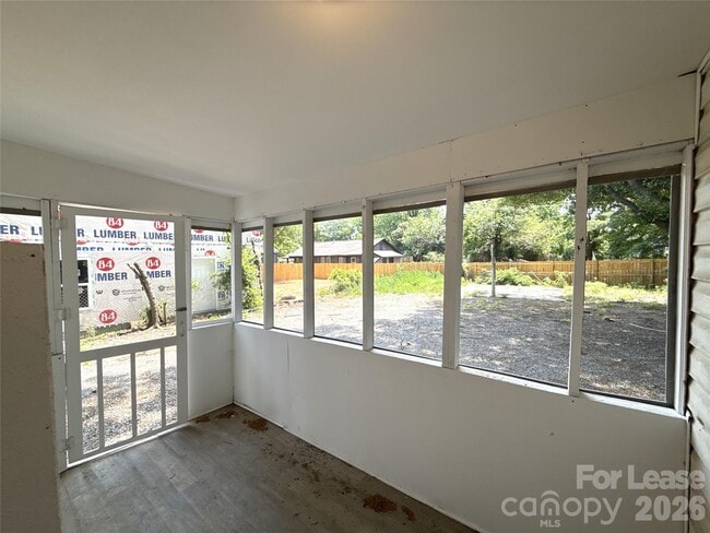 Building Photo - 207 Bradford Dr