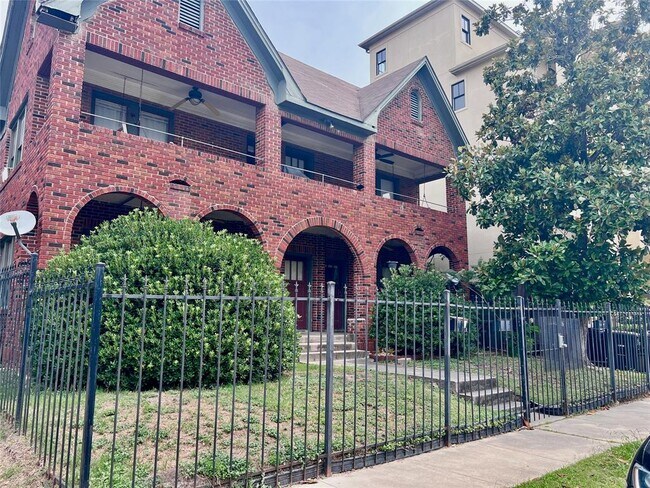 Primary Photo - 320 W Polk St