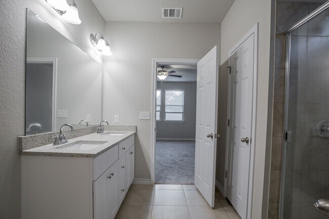 Building Photo - 1348 Eagle Ray St