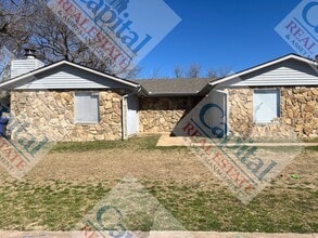 Building Photo - Charming 3 Bedroom