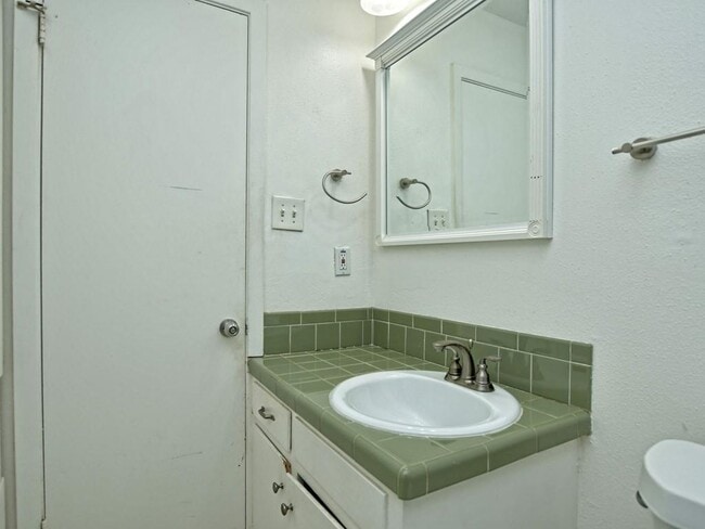 Building Photo - 604 Franklin Blvd