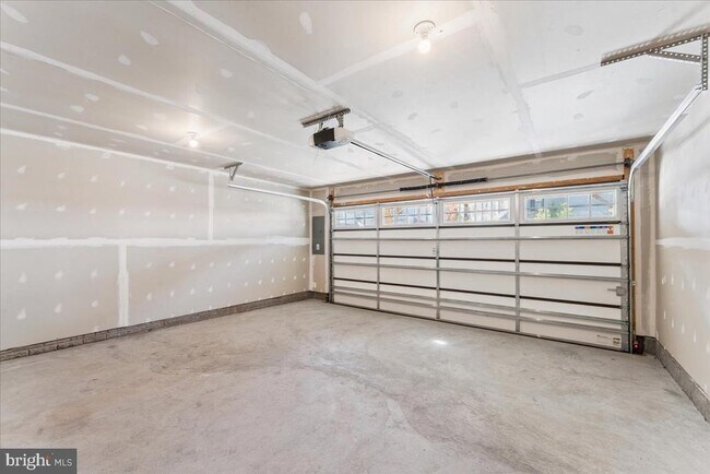 Building Photo - 14032 Sunrise Valley Dr