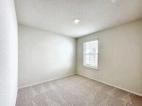 Building Photo - "Charming 3-Bed 2 bath Oasis in New Braunfels