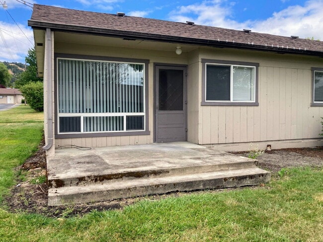 Building Photo - 775 NE Alameda Ave