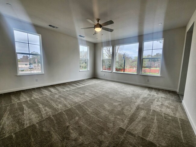 Building Photo - 4 BR, 3.5 BTH Home in Desirable Granite Ba...