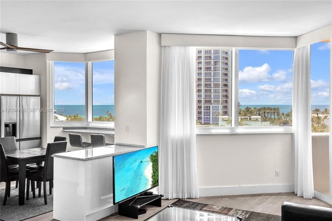 Building Photo - 300 South Pointe Dr