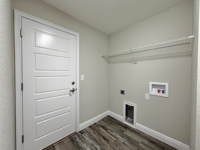 Building Photo - 210 Locust Lane Pass