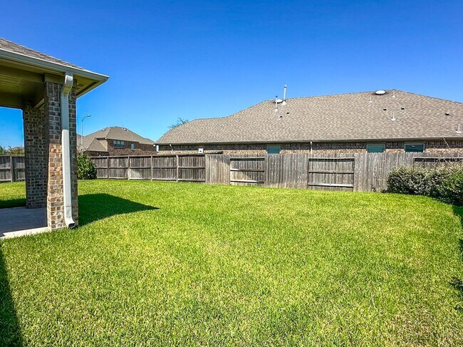 Building Photo - 24926 Clearwater Willow Trace