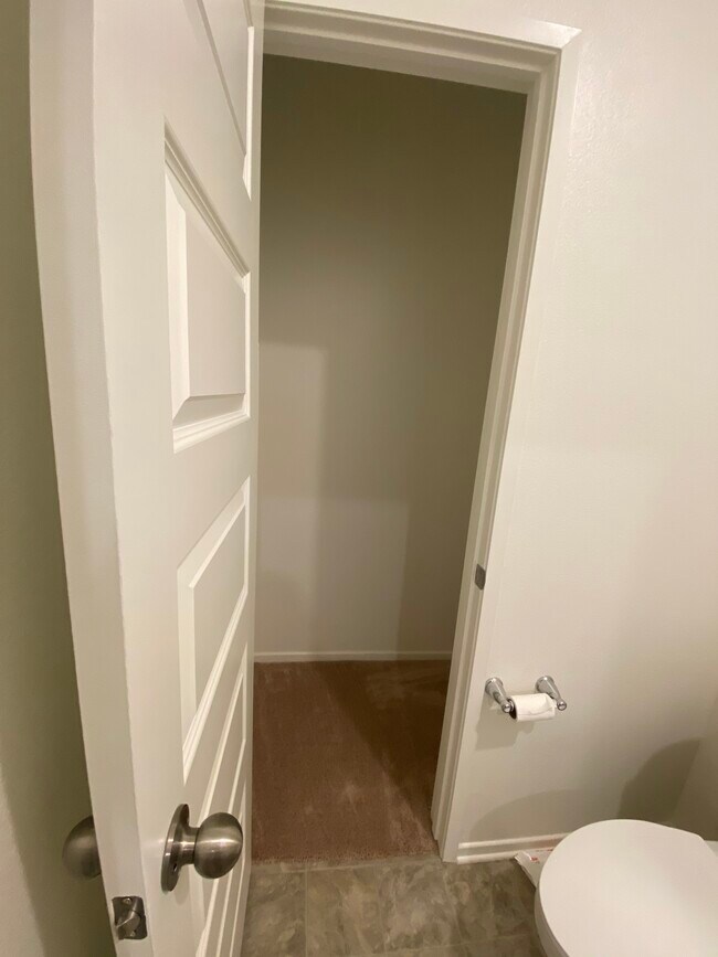 Building Photo - 6032 Mariposa Dr