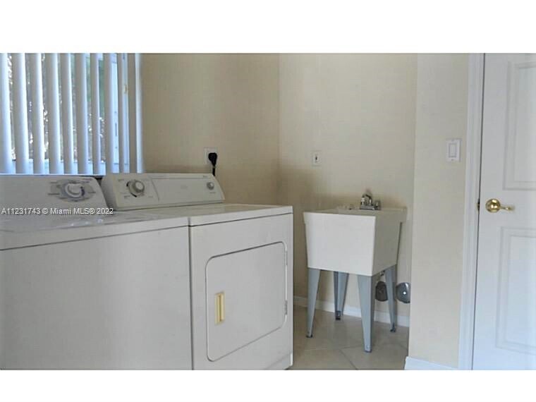 Building Photo - 2101 SW 176th Ave