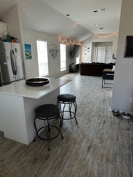 Building Photo - 1212 Flint Knapper Dr