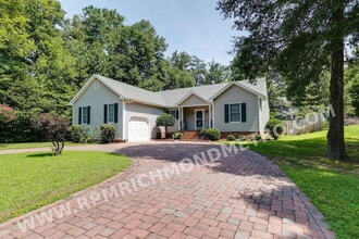 Building Photo - 1913 Castle Glen Dr