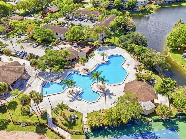 Building Photo - 6704 SW 114th Pl