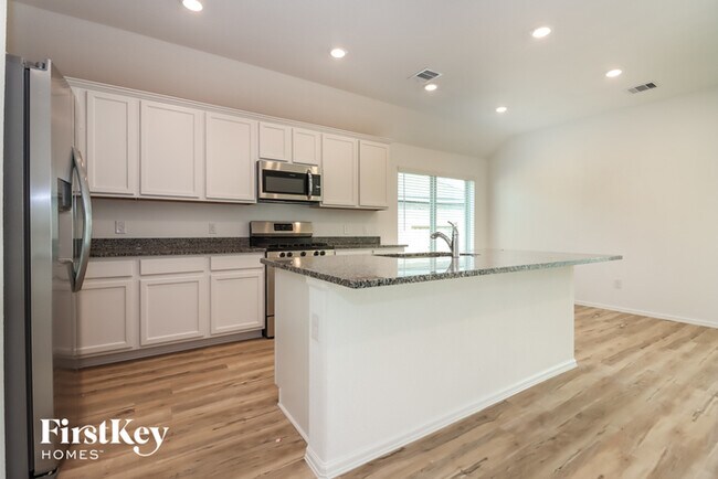 Building Photo - 7727 Jasmine Chase Dr