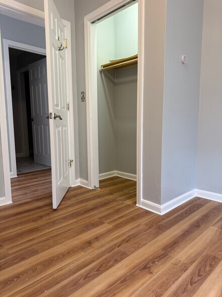 Building Photo - 374 River St