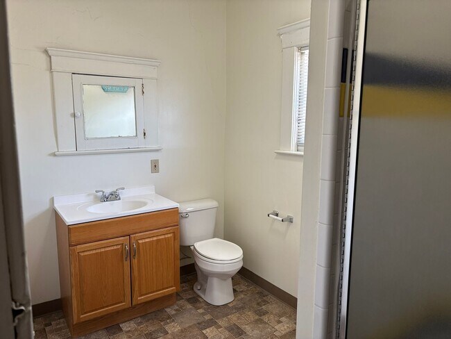 Building Photo - 524 S Forest Ave
