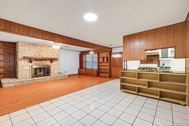 Building Photo - 166 Meadow Trail Dr