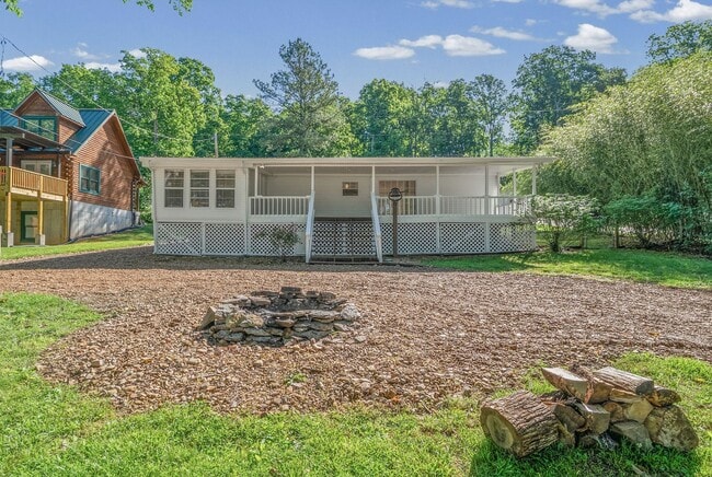 Building Photo - 315 Riverview Dr