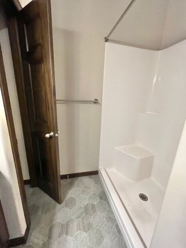 Building Photo - 3 Bed/2.5 Bath Townhome For Rent!