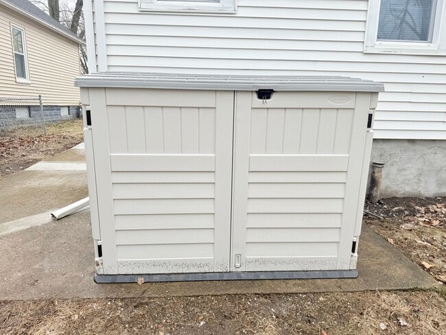 Building Photo - Newly Remodeled 2 BR/1 BA Home!