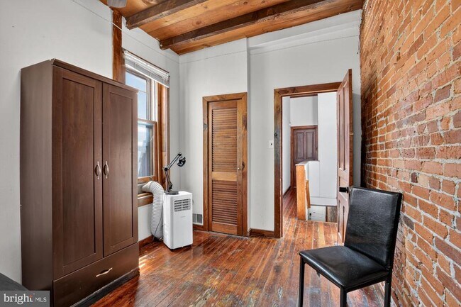 Building Photo - 4107 Ludlow St
