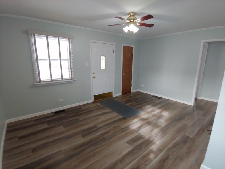 Building Photo - 2300 S Julian St