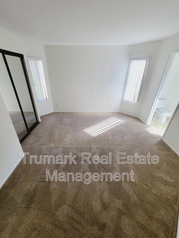 Building Photo - 416 W Milford St