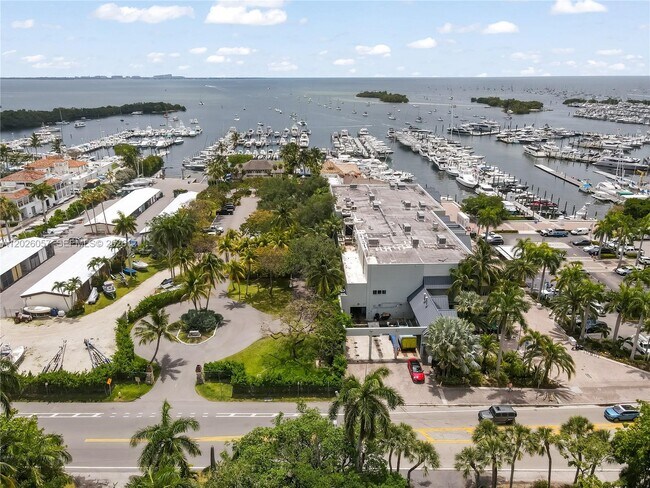 Building Photo - 2539 S Bayshore Dr